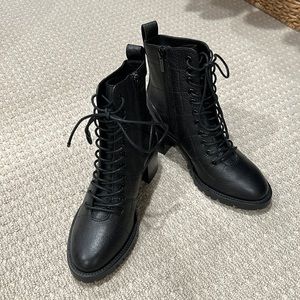 PRICE CUT‼️lace up boots